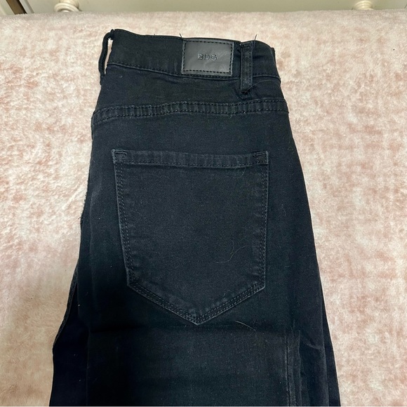 BDJ Jeans
Black High rise twig ankle 
29 w 29 L - Picture 4 of 7